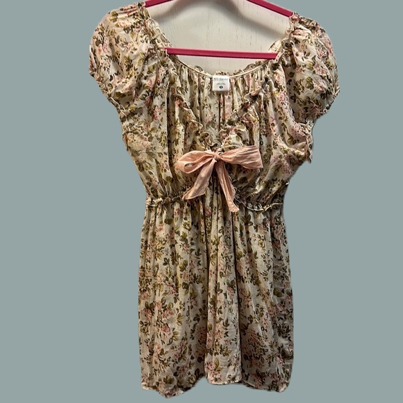 Motherhood Maternity Cotton Top. Size Med. Cream/Link Floral Short Sleeve - Picture 2 of 12